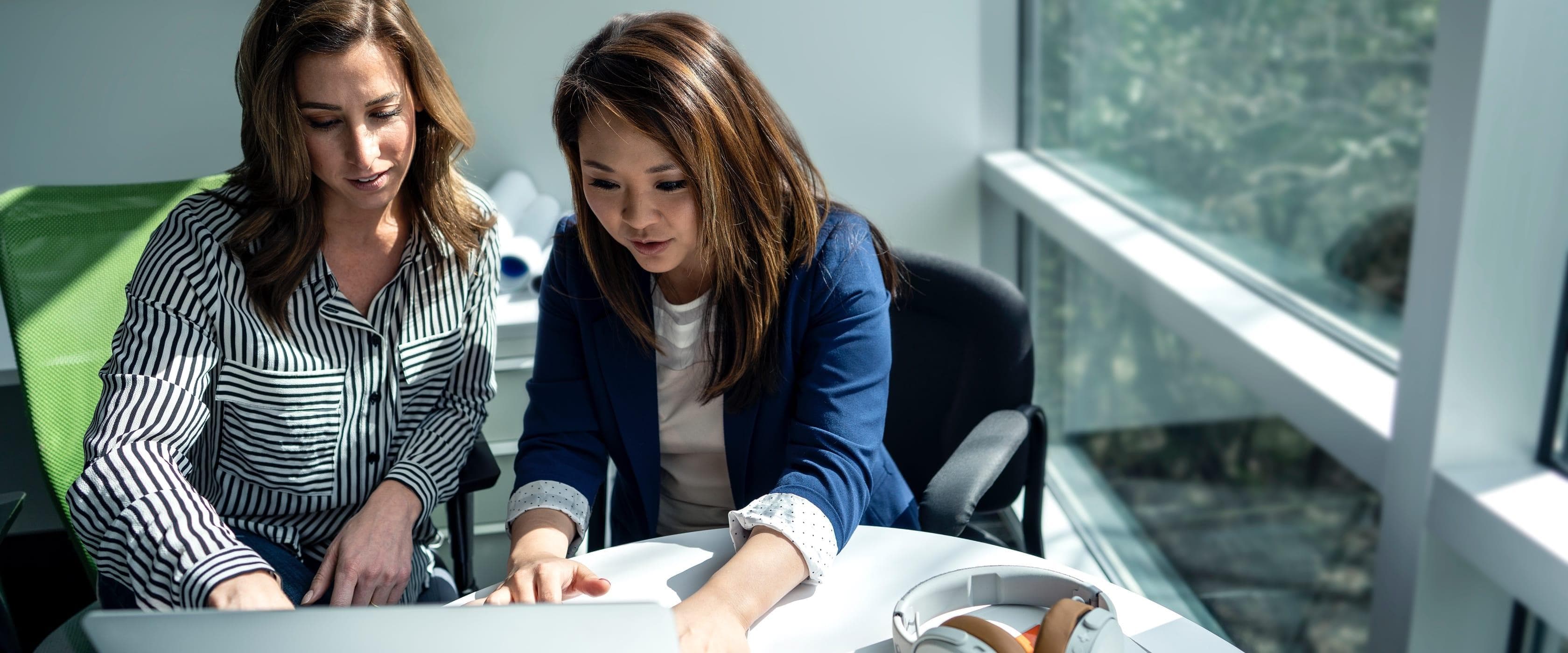 Bc Foto Menschen Zusammenarbeit Büro A Generisch